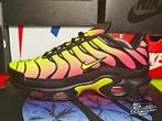 Nike Air Max Plus TN 'Volt/Solar Red' EU41 2024, Colosseum 1, 1213 NL Hilversum, Nederland, Zwart, Nike, Ophalen of Verzenden