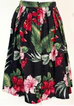 Nieuw: zwarte plooi rok, rood/roze grote bloemen; mt 36/38, Overige kleuren, Nieuw, Ophalen of Verzenden, Vanity Projects by Limb