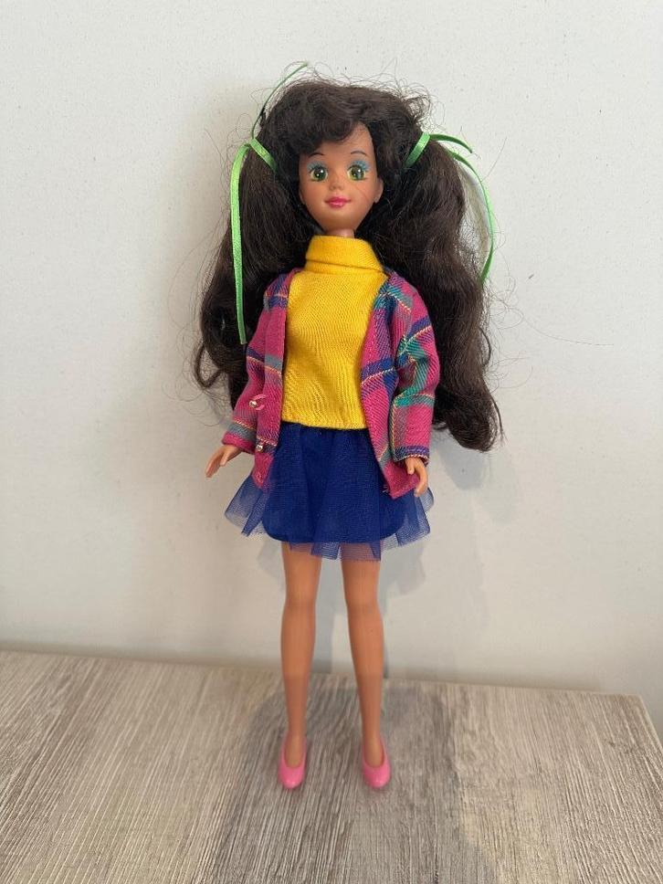 Barbie Courtney popje (jaren ’90), Verzamelen, Poppen, Zo goed als nieuw, Pop, Verzenden