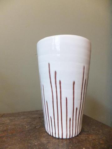 vintage jaren 60 vaas sgrafitto wit rood aardewerk Haemstede beschikbaar voor biedingen