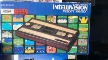 Intellivision in doos met 15 spellen beschikbaar voor biedingen