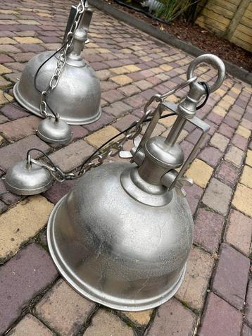 Zilveren Metalen Hanglampen Set beschikbaar voor biedingen