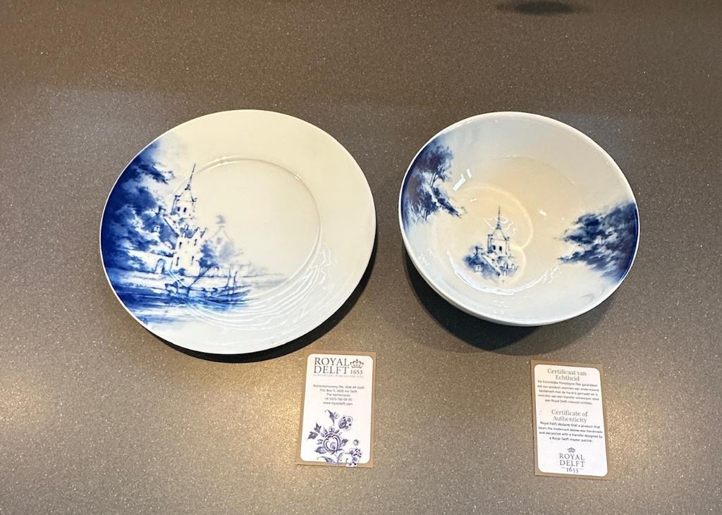 Royal Delft Dutch Dawn: schaal en bord, Huis en Inrichting, Keuken | Servies, Nieuw, Ophalen of Verzenden, Bord(en), Overige stijlen