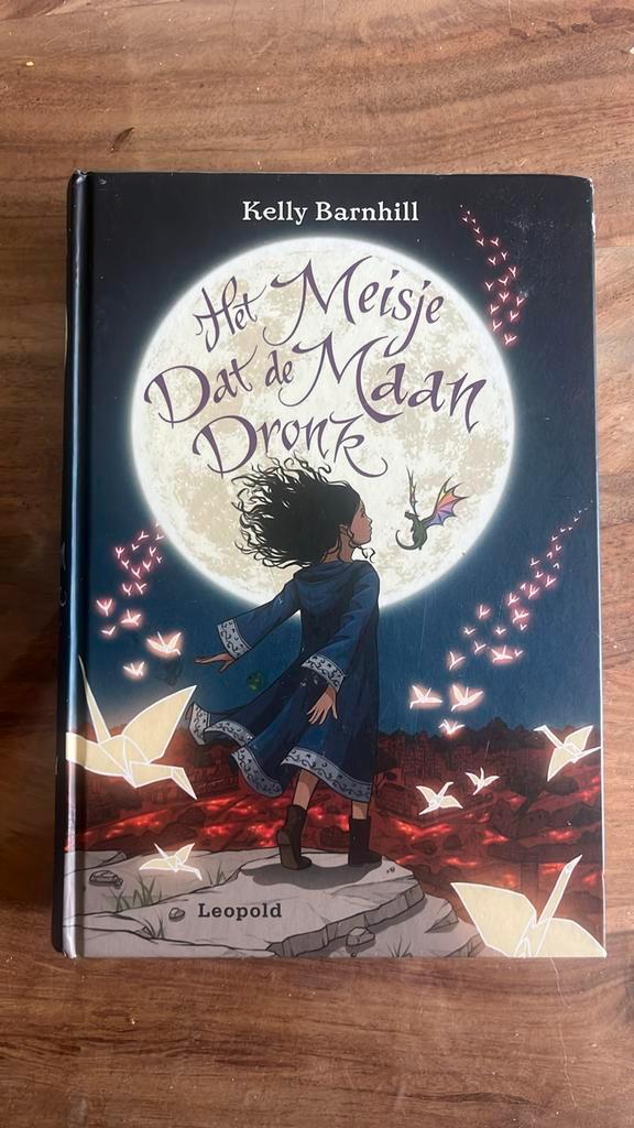 Kelly Barnhill - Het meisje dat de maan dronk, Boeken, Kinderboeken | Jeugd | 10 tot 12 jaar, Gelezen, Fictie, Ophalen of Verzenden