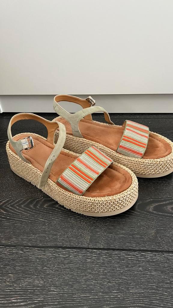 Unisa Sandalen Maat 41 - Zo goed als nieuw!, Kleding | Dames, Schoenen, Zo goed als nieuw, Sandalen of Muiltjes, Beige, Ophalen