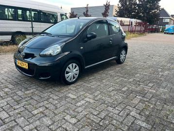 Toyota Aygo 1.0 12V Vvt-i 3DRS MMT 2009 Zwart beschikbaar voor biedingen