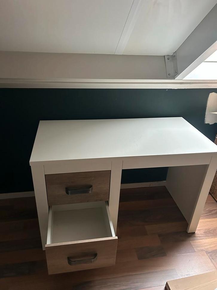 Kinderbureau wit/houtlook met 2 laden, Huis en Inrichting, Bureaus, Zo goed als nieuw, Bureau, Ophalen