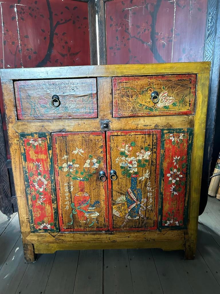 Oosters antiek kastje met handgeschilderde details, Antiek en Kunst, Antiek | Meubels | Kasten, Ophalen