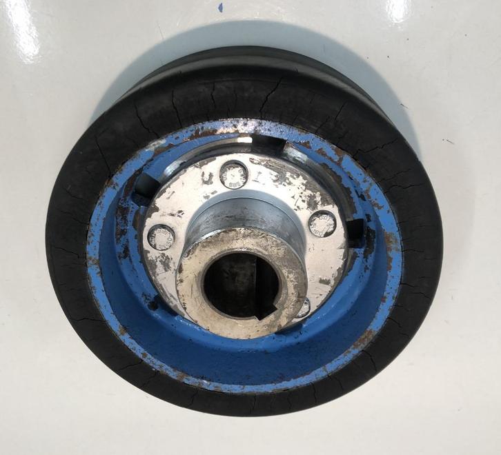 Aandrijfwiel 25 x 9cm afkomstig van een melkcarrousel koeien, Doe-het-zelf en Verbouw, Motoren, Gebruikt, Ophalen of Verzenden