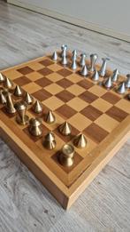 Modern metalen schaakspel, desingset (messing  en aluminium), Hobby en Vrije tijd, Gezelschapsspellen | Bordspellen, Ophalen of Verzenden