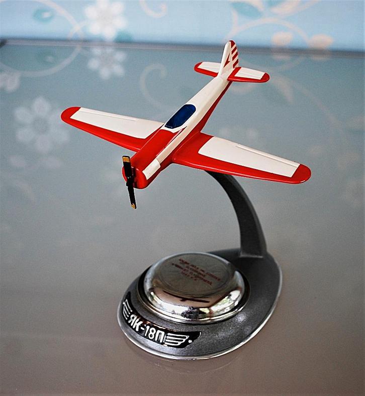 Vliegtuig Yak 18 Model Geschenk aan een Kolonel Uniek ! 1946, Antiek en Kunst, Curiosa en Brocante, Ophalen of Verzenden