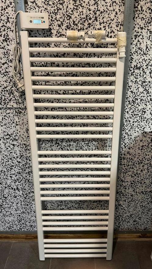 Stelrad Dahlia-E, elektrische badkamerradiator, Doe-het-zelf en Verbouw, Verwarming en Radiatoren, Zo goed als nieuw, Radiator