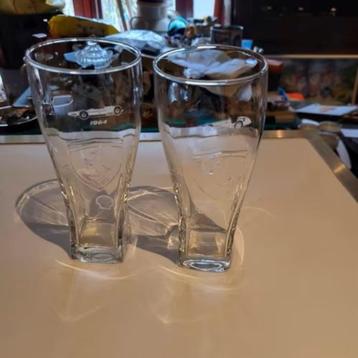 Diverse glazen beschikbaar voor biedingen