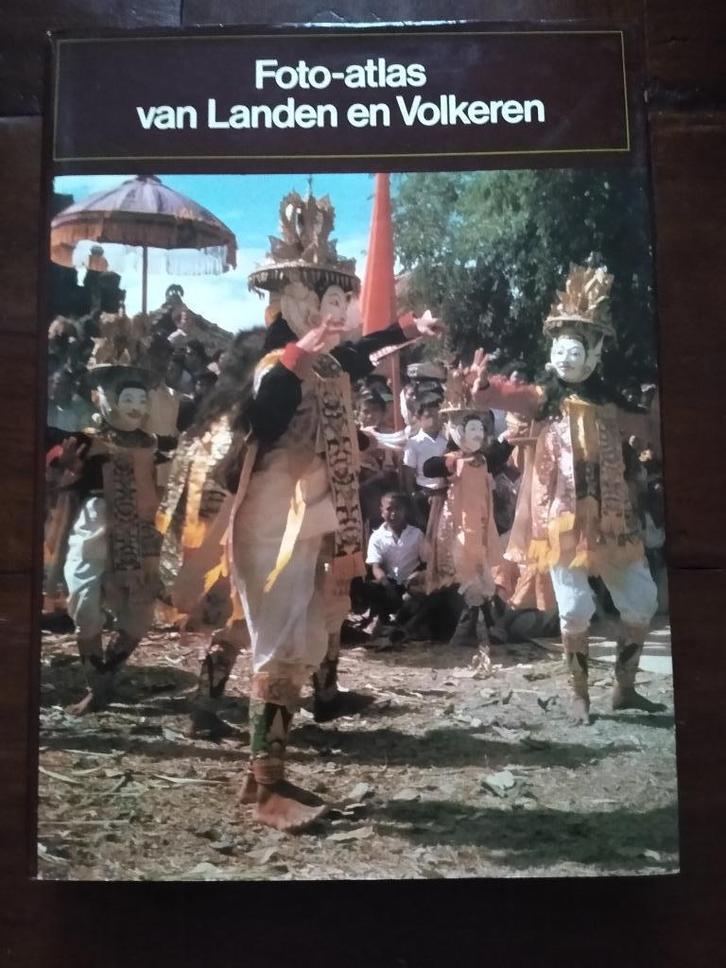 Foto-Atlas van landen en Volken, Boeken, Kunst en Cultuur | Beeldend, Zo goed als nieuw, Schilder- en Tekenkunst, Ophalen of Verzenden