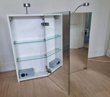 2 Spiegelkasten voor de badkamer met lampen beschikbaar voor biedingen