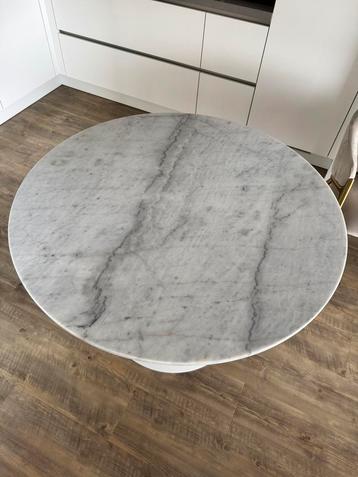 Marmer eettafel 110*110*75cm wit beschikbaar voor biedingen