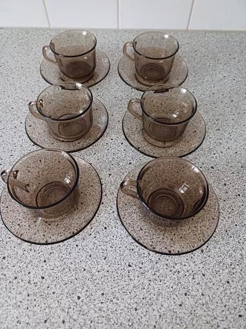 6 Kop en schotels
Rookglas. beschikbaar voor biedingen