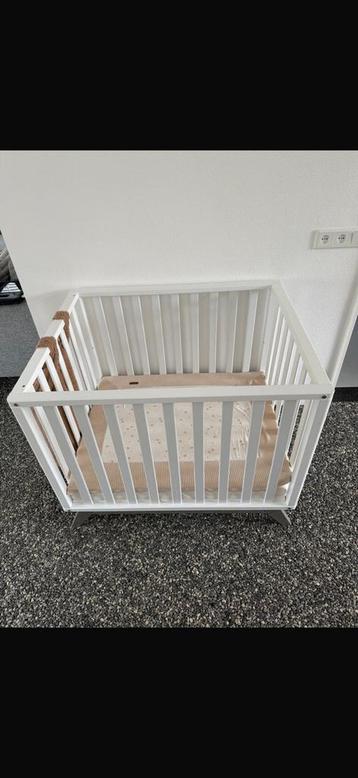: Box inclusief Boxmatras, Hoeslaken en Boxzak* beschikbaar voor biedingen