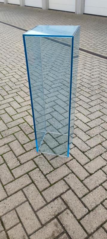Plexiglas zuil pilaar kunstobject beschikbaar voor biedingen
