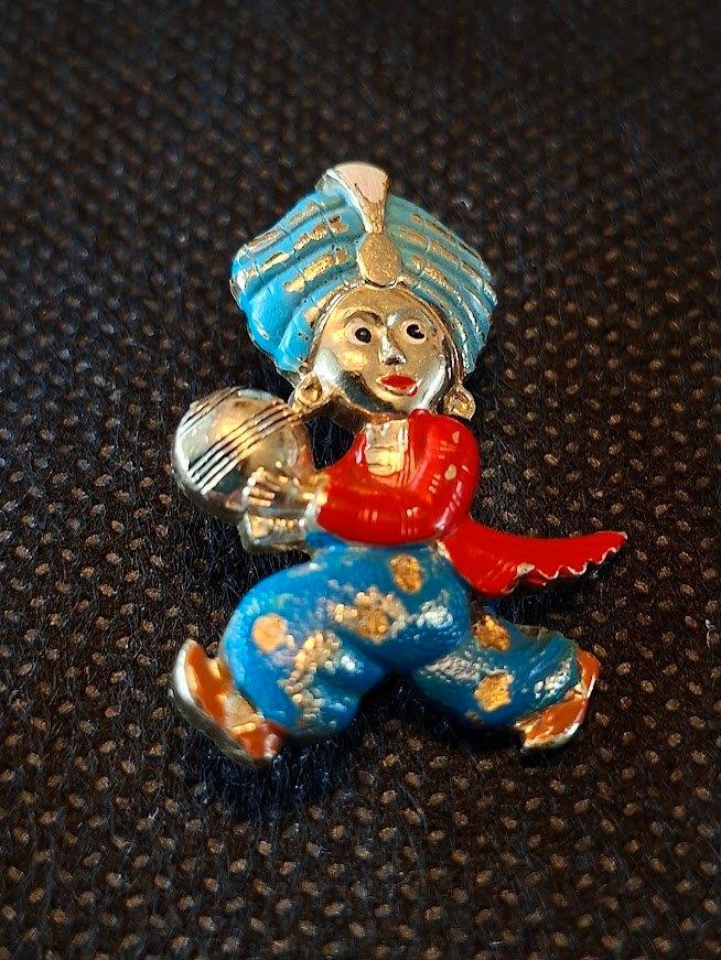 vintage sultan Sarotti pin reclame jaren '80/'90, Verzamelen, Speldjes, Pins en Buttons, Gebruikt, Speldje of Pin, Merk, Verzenden