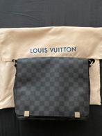 Louis Vuitton District PM, Sieraden, Tassen en Uiterlijk, Tassen | Schoudertassen, Ophalen of Verzenden, Zo goed als nieuw, Zwart