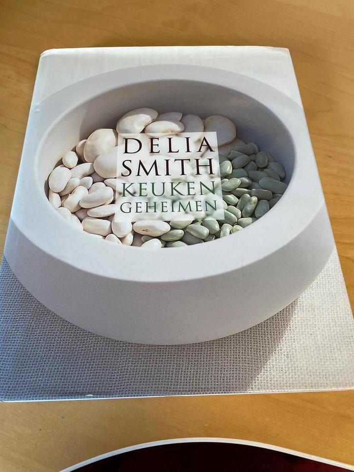 Delia Smith Keukengeheimen - Kookboek, Boeken, Kookboeken, Zo goed als nieuw, Voorgerechten en Soepen, Europa, Gezond koken, Ophalen of Verzenden