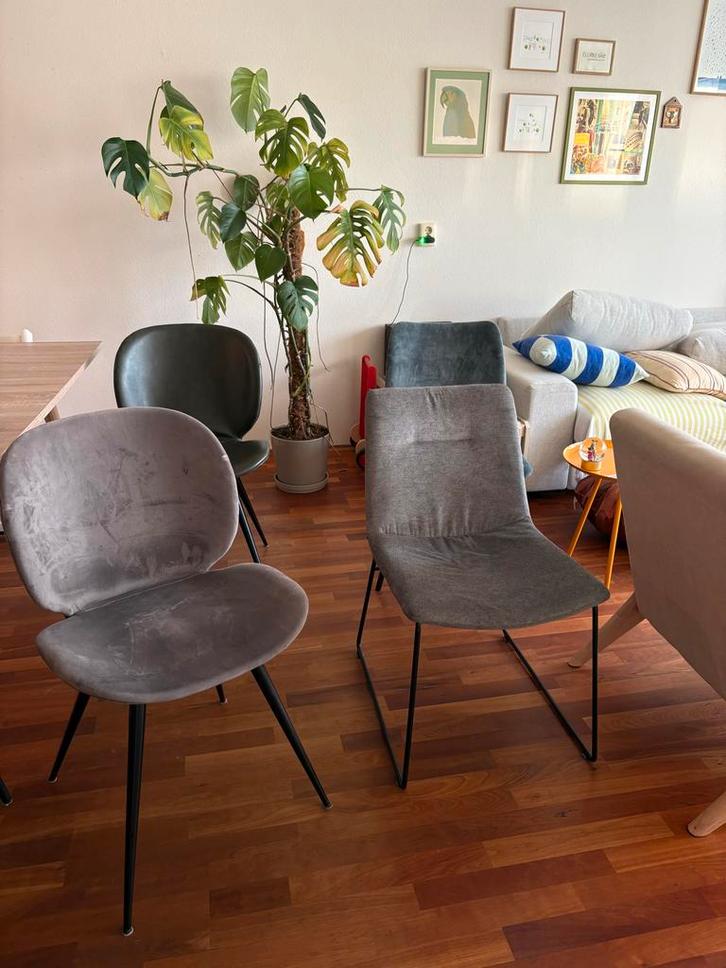 4 Charmante Eetstoelen, Huis en Inrichting, Stoelen, Gebruikt, Vier, Stof, Grijs, Ophalen