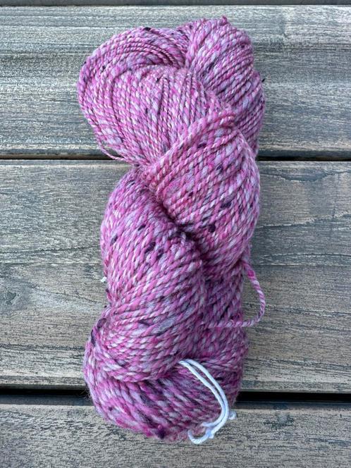 Handgesponnen merino wol met tweed, Hobby en Vrije tijd, Breien en Haken, Zo goed als nieuw, Breien, Wol of Garen, Ophalen of Verzenden
