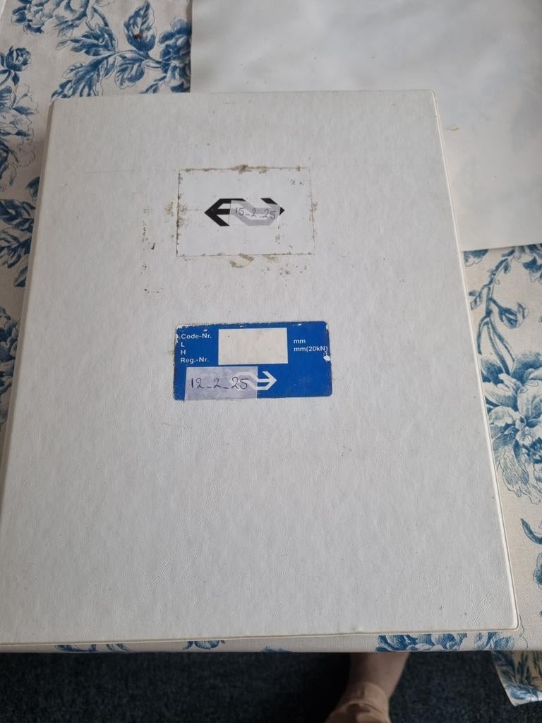 Album met voornamelijk stoomtrein en diesellocomotieven., Overige merken, Gelijkstroom of Wisselstroom, Zo goed als nieuw, Boek, Tijdschrift of Catalogus