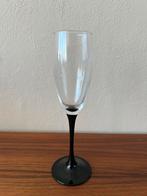 Vintage champagneglas Luminarc zwarte voet, Ophalen of Verzenden, Zo goed als nieuw