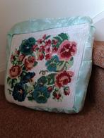 Kussen met borduurwerk, Antiek en Kunst, Ophalen of Verzenden