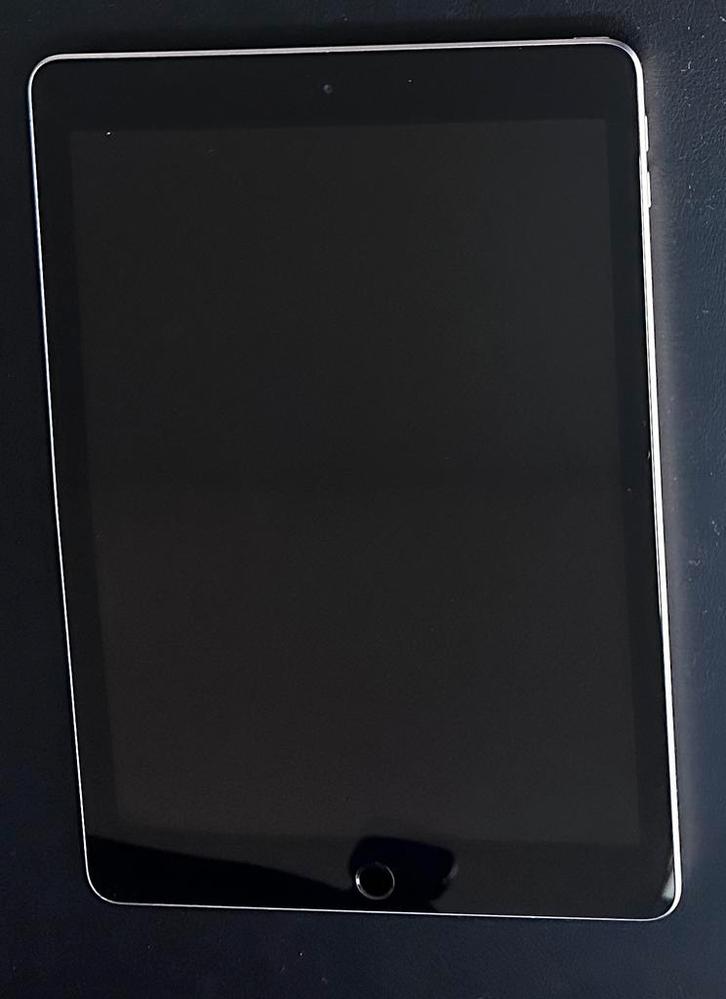 Apple iPad 6e gen. 9.7" 32GB Zilver met handige beschermhoes, Computers en Software, Apple iPads, Gebruikt, Apple iPad, Wi-Fi
