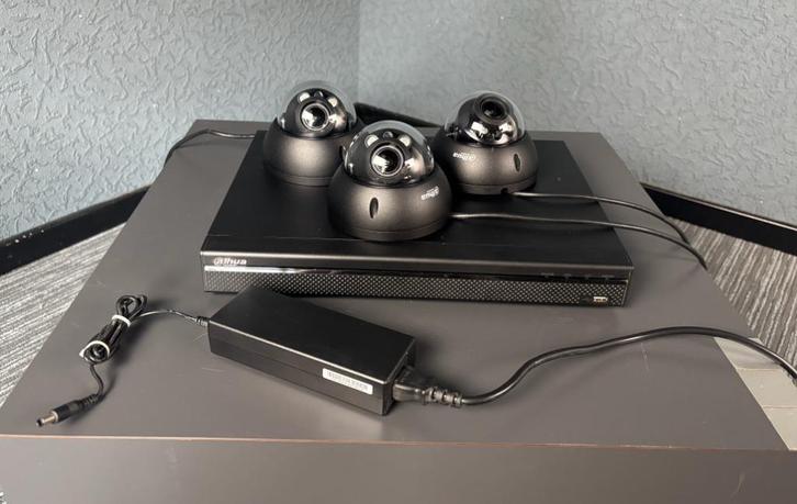 Dahua Beveiligingssysteem – 3x AI-dome-camera’s + NVR, Audio, Tv en Foto, Videobewaking, Zo goed als nieuw, Binnencamera, Ophalen