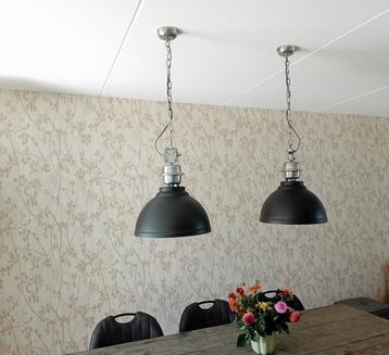 Hanglampen beschikbaar voor biedingen