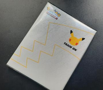 Mapje voor grote kaarten met 11 celebrations grote kaarten beschikbaar voor biedingen