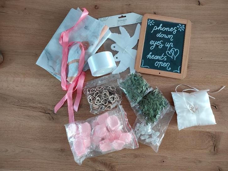 Attributen voor o.a. bij een huwelijk (partij), Hobby en Vrije tijd, Feestartikelen, Zo goed als nieuw, Versiering, Geboorte of Huwelijk