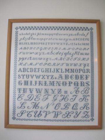 Mooi borduurpatroon Permin of Copenhagen  kaaslinnen  beschikbaar voor biedingen