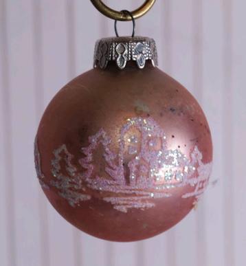 Kerstbal oudroze roze huisjes suiker antiek oud beschikbaar voor biedingen