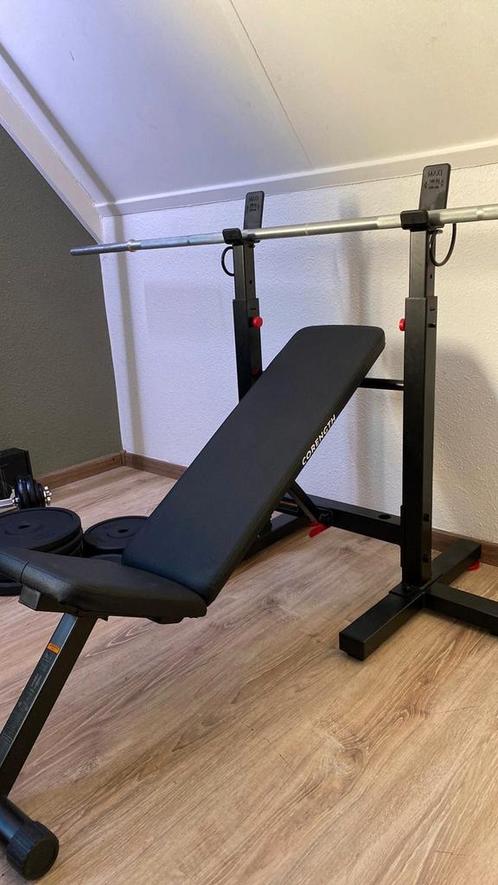 In perfecte staat Dumbells  en bankdruk, Sport en Fitness, Fitnessmaterialen, Zo goed als nieuw, Fitnessbank, Ophalen