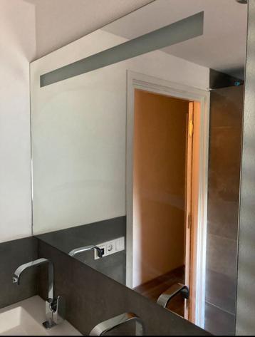 Badkamer spiegel met verlichting beschikbaar voor biedingen