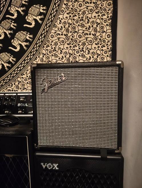 Fender Rumble 15 basversterker, Muziek en Instrumenten, Versterkers | Bas en Gitaar, Zo goed als nieuw, Minder dan 50 watt, Ophalen