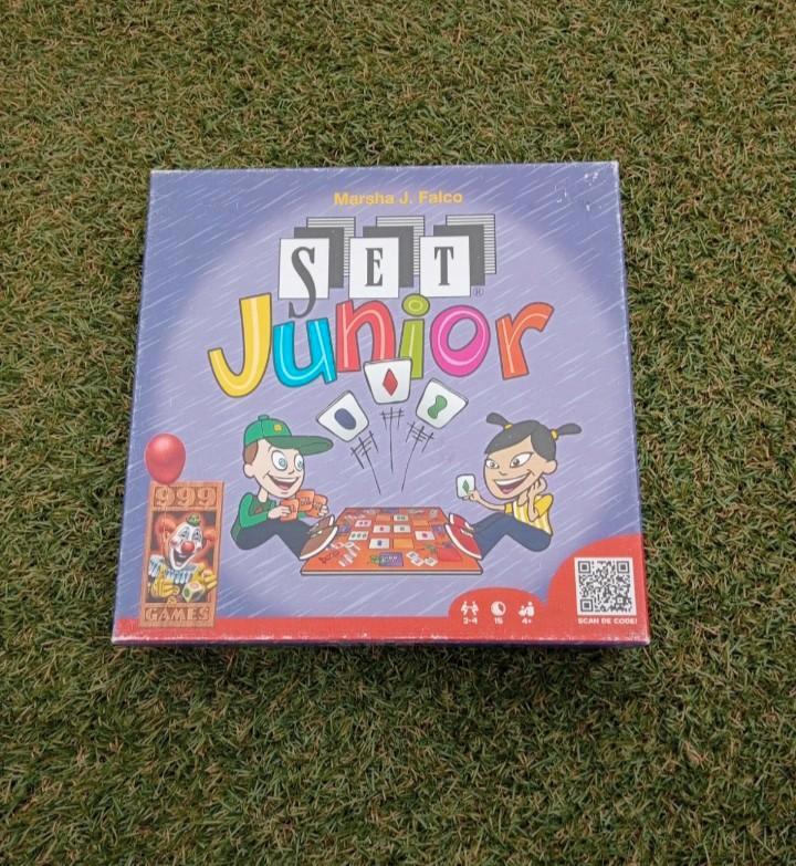 SET Junior Bordspel 999 games, Hobby en Vrije tijd, Gezelschapsspellen | Bordspellen, Zo goed als nieuw, Een of twee spelers, Drie of vier spelers