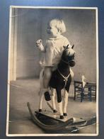 Vintage. Briefkaart Prinses Beatrix op Hobbelpaard, Verzenden, Voor 1920, Ongelopen, Gelderland