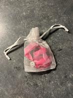 Pink ribbon armbandje met bedeltjes, Ophalen of Verzenden, Nieuw, Roze