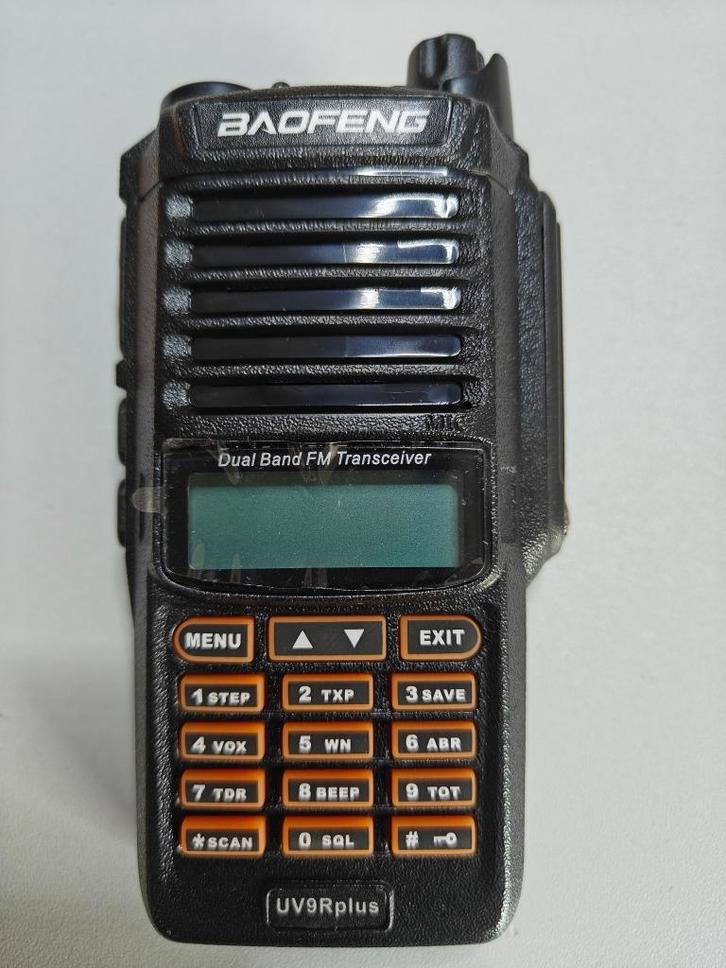 Baofeng UV-9R Plus Dualband IP67 10Watt NIEUW, Telecommunicatie, Portofoons en Walkie-talkies, Nieuw, 15 km of meer, Handsfree-functie