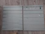 2x slatwall panelen inclusief 100 ophang haken, Ophalen, Zo goed als nieuw
