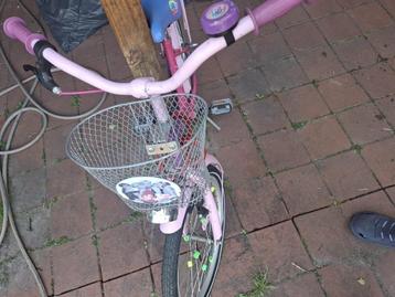 Beautiful kids bike with training  wheels  beschikbaar voor biedingen