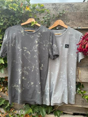 2 Chasin' T-shirts Maat S beschikbaar voor biedingen