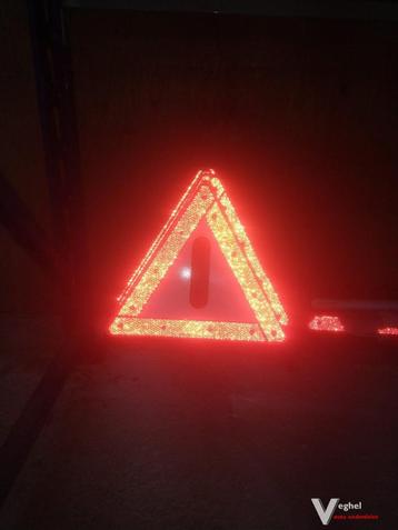 stevige gevaren driehoek  beschikbaar voor biedingen