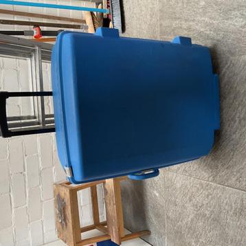 Koffer blauw beschikbaar voor biedingen